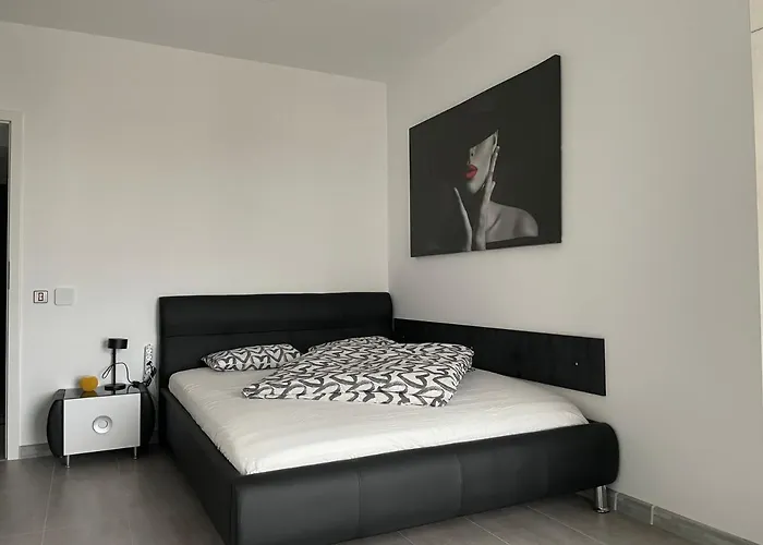 Beautiful Penthouse Lakeview W18